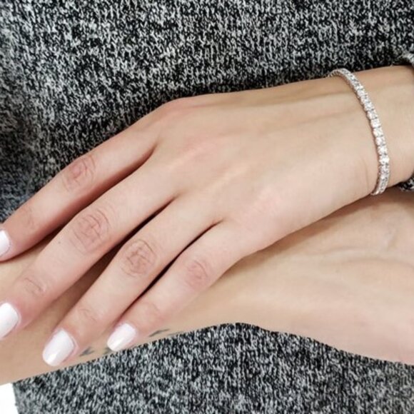 14Kt Gold 5.50 Ct Genuine Diamond Tennis Bracelet - Picture 3 of 4